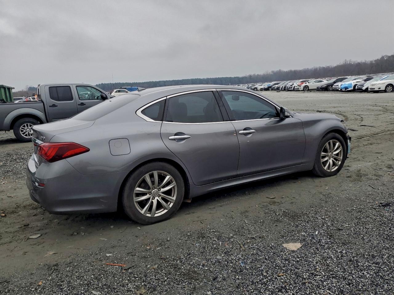 INFINITI Q70 3.7 Image 2