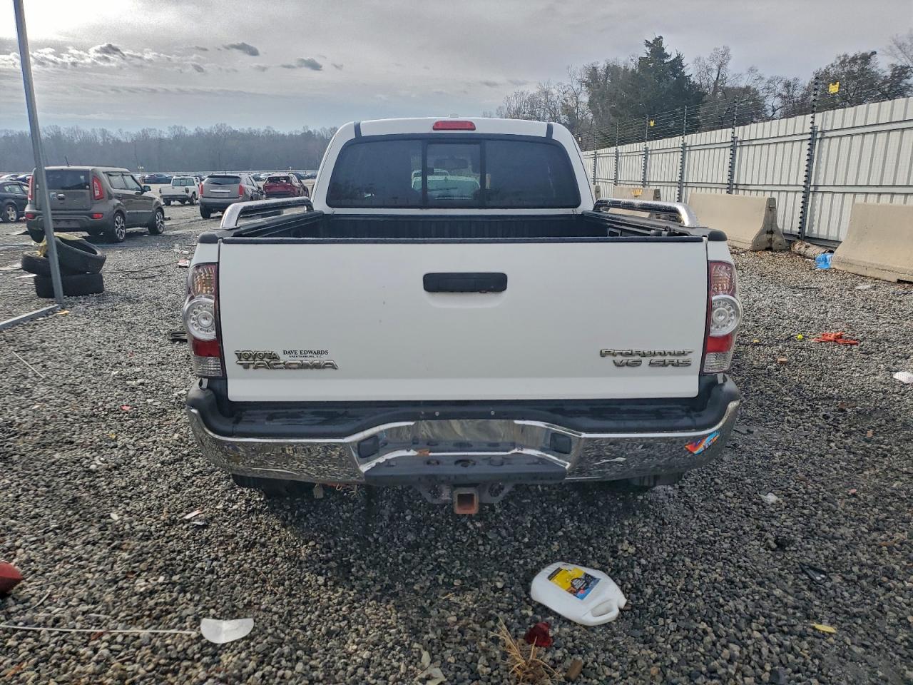 Toyota Tacoma Prerunner Access Cab Image 11