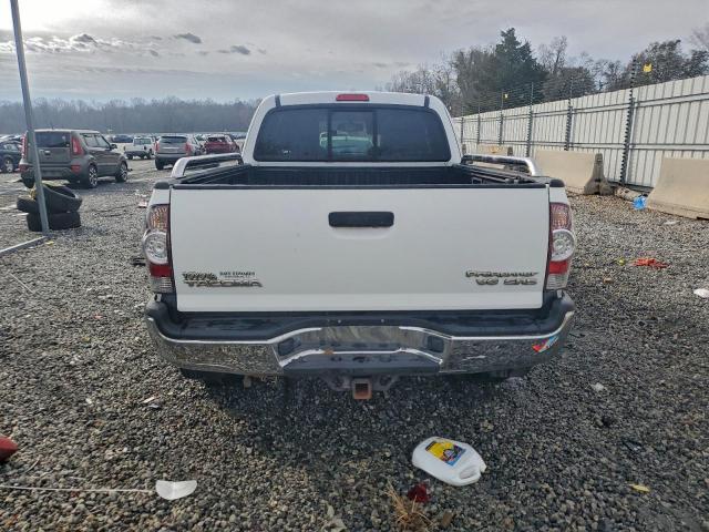 Toyota Tacoma Prerunner Access Cab Image 11