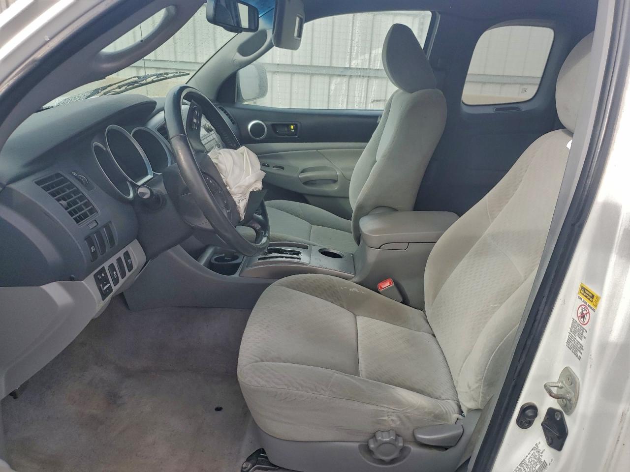 Toyota Tacoma Prerunner Access Cab Image 4