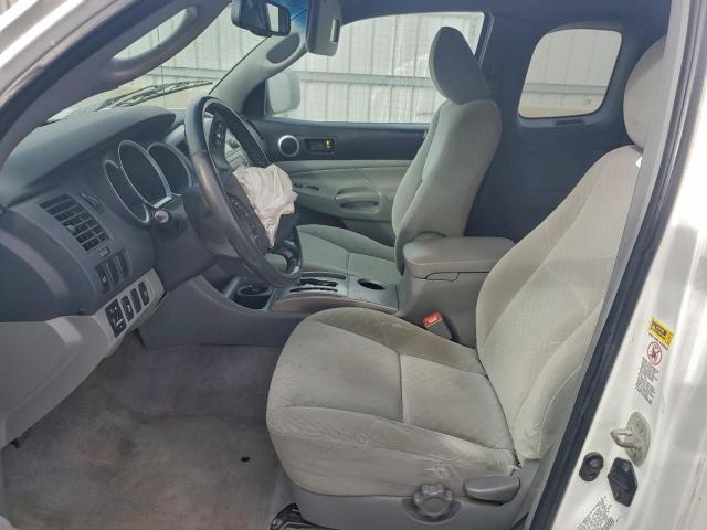 Toyota Tacoma Prerunner Access Cab Image 4