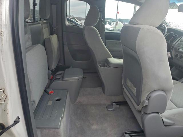 Toyota Tacoma Prerunner Access Cab Image 3