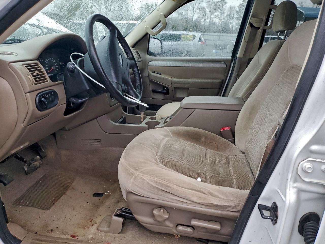 Ford Explorer Xlt Image 11