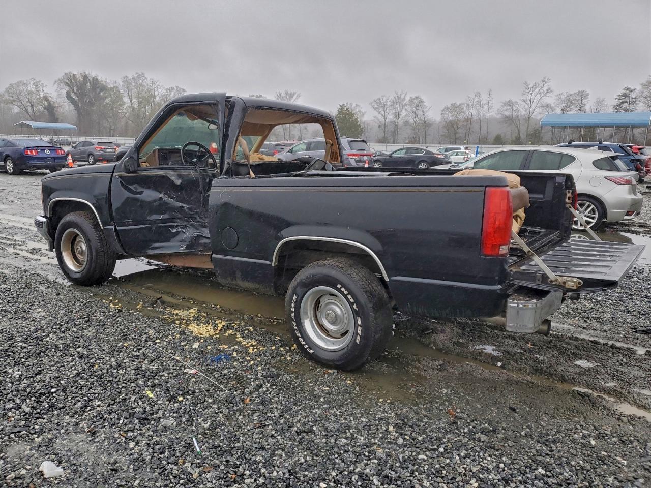 GMC G-series C1500 Image 2