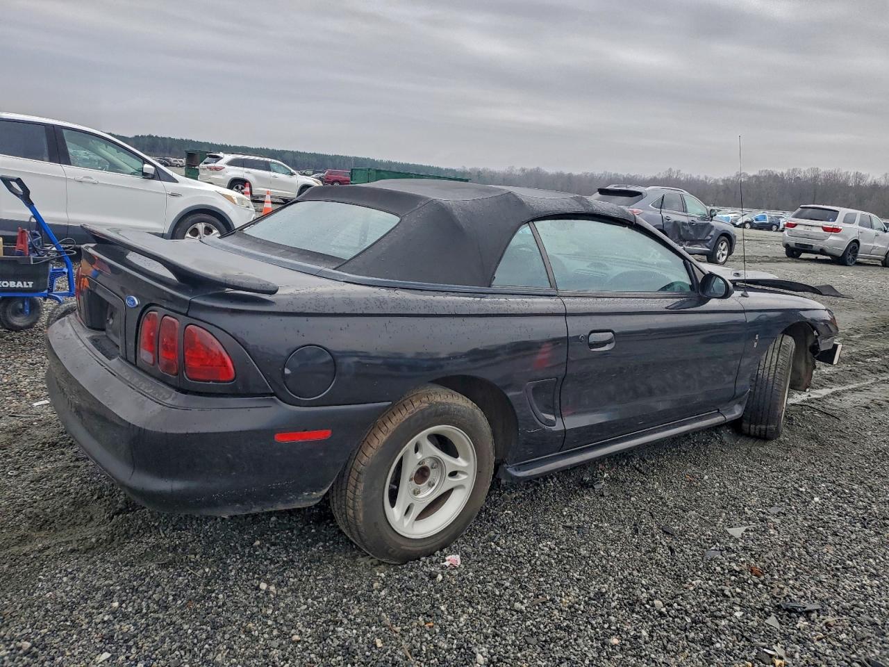 Ford Mustang Image 2