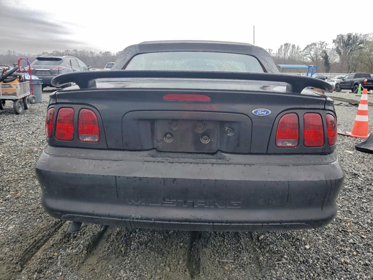 Ford Mustang Image 8