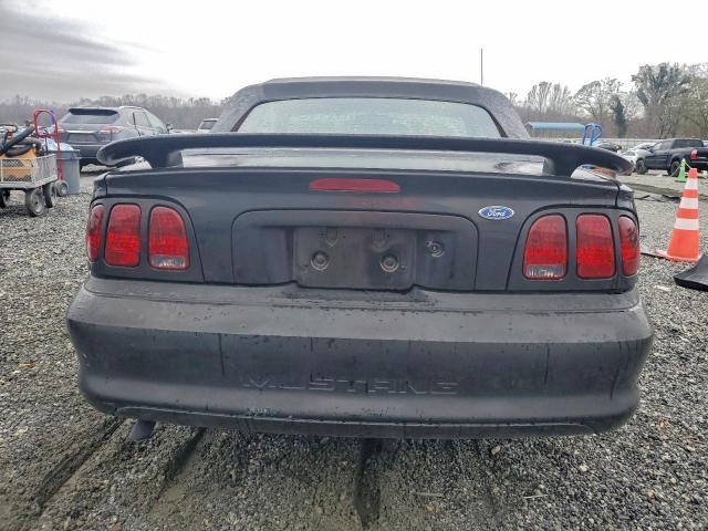 Ford Mustang Image 8