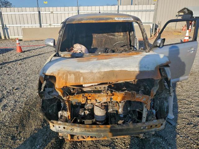 Toyota Scion Xb Image 8