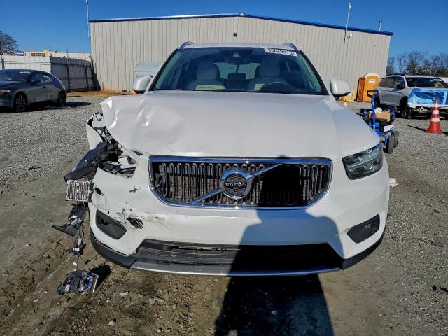 Volvo XC40 T5 Momentum Image 4