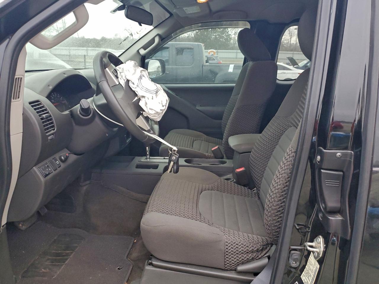 Nissan Frontier S Image 7