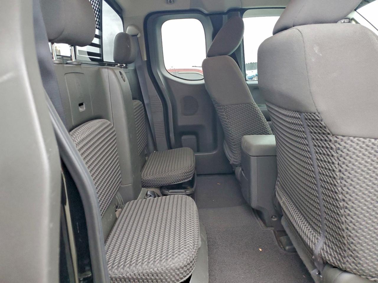 Nissan Frontier S Image 9