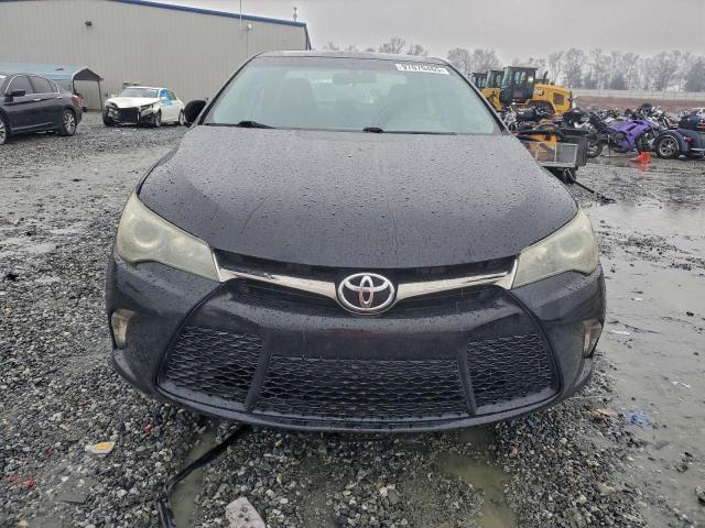 Toyota Camry Le Image 9