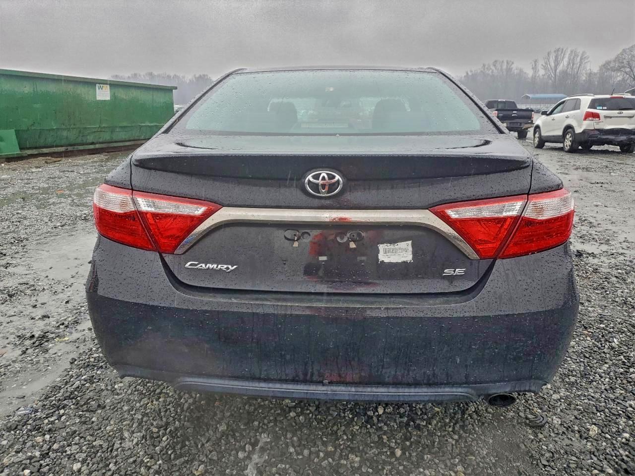 Toyota Camry Le Image 7