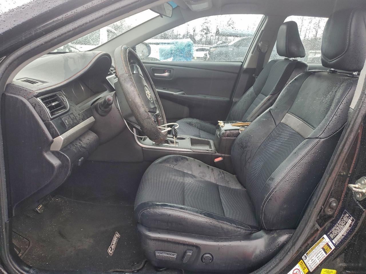 Toyota Camry Le Image 11