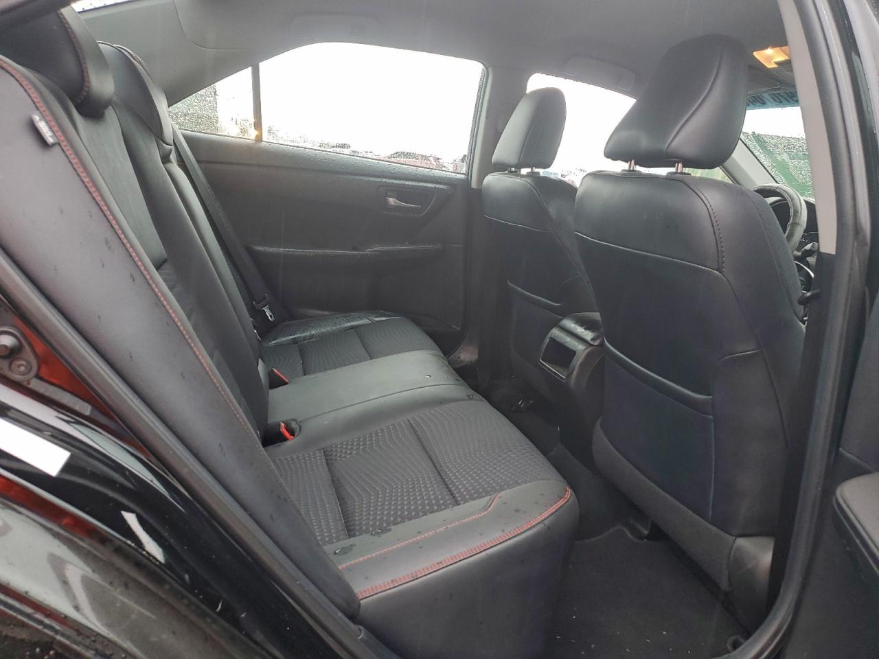 Toyota Camry Le Image 8