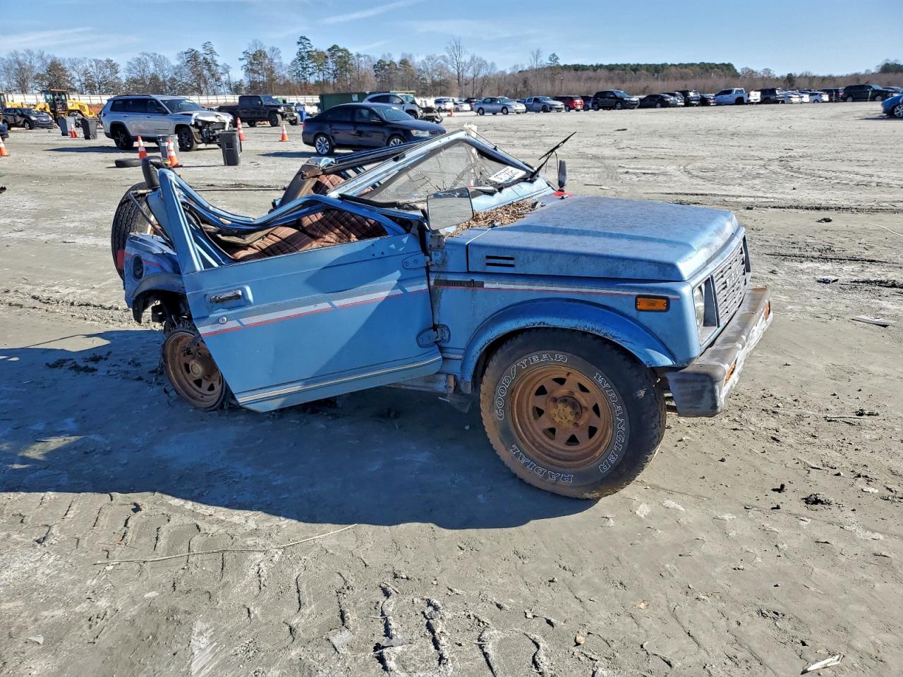 Suzuki Samurai Image 2