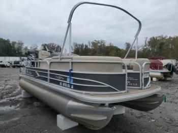  Salvage Sun Tracker Boat