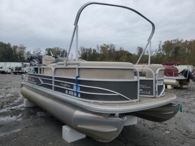  Salvage Sun Tracker Boat