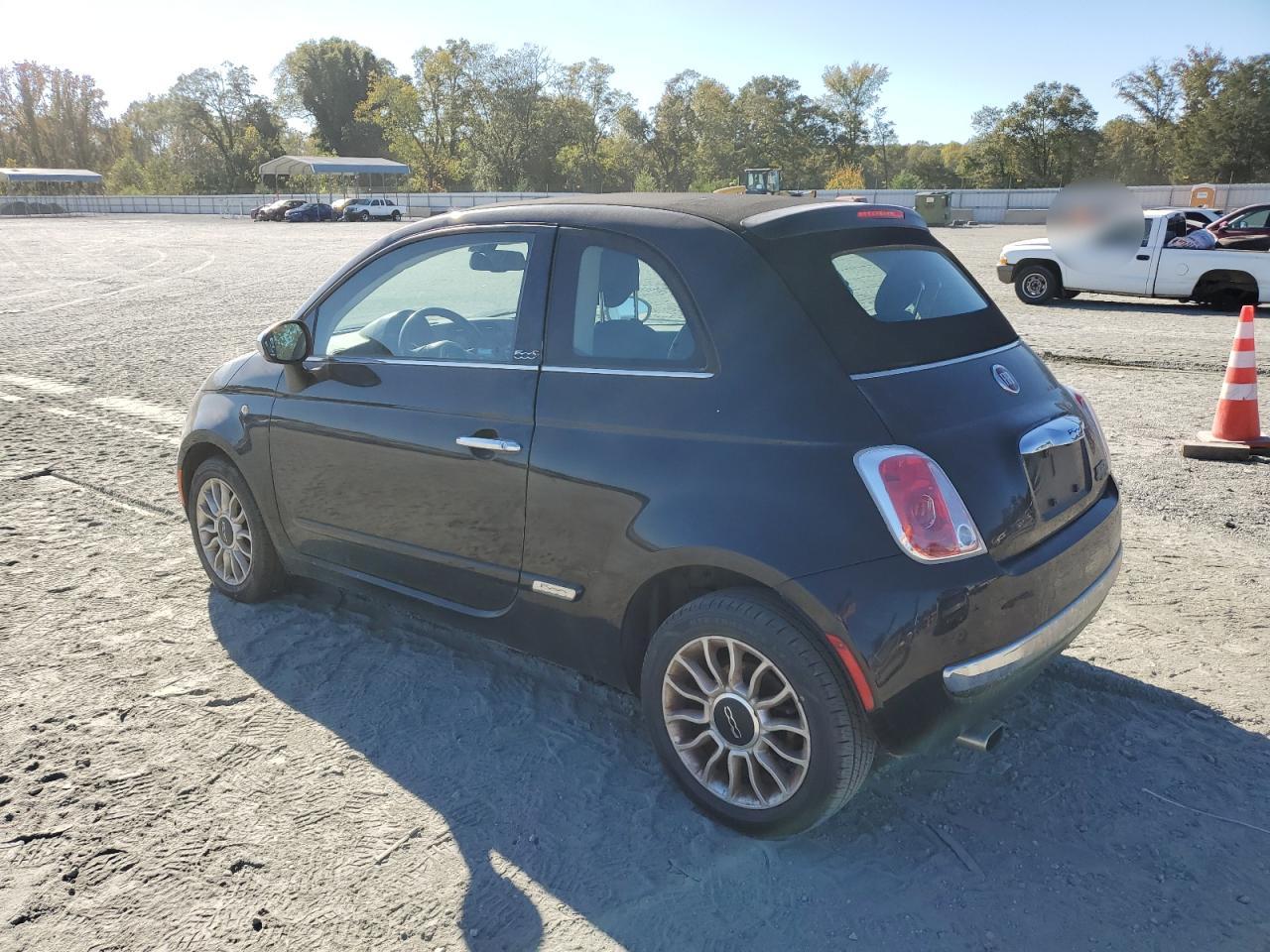 FIAT 500 Lounge Image 5