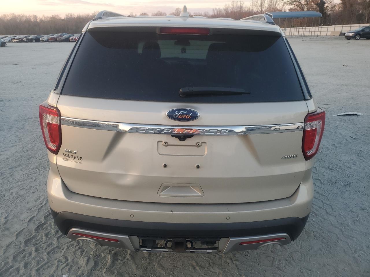 Ford Explorer Xlt Image 13