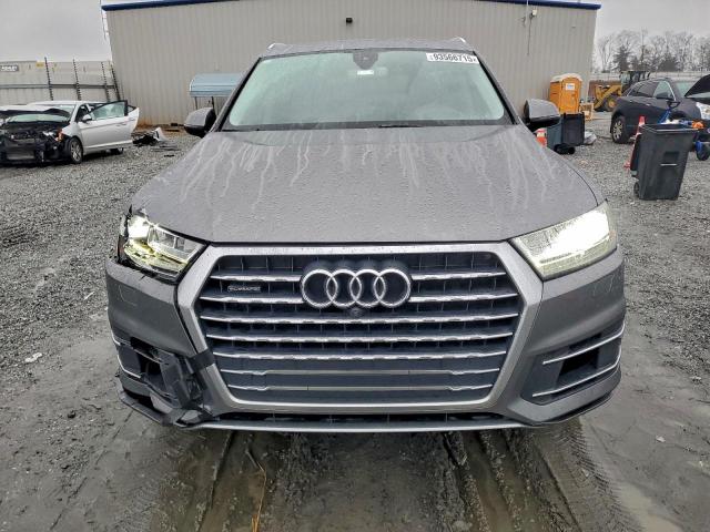 Audi Q7 Prestige Image 12