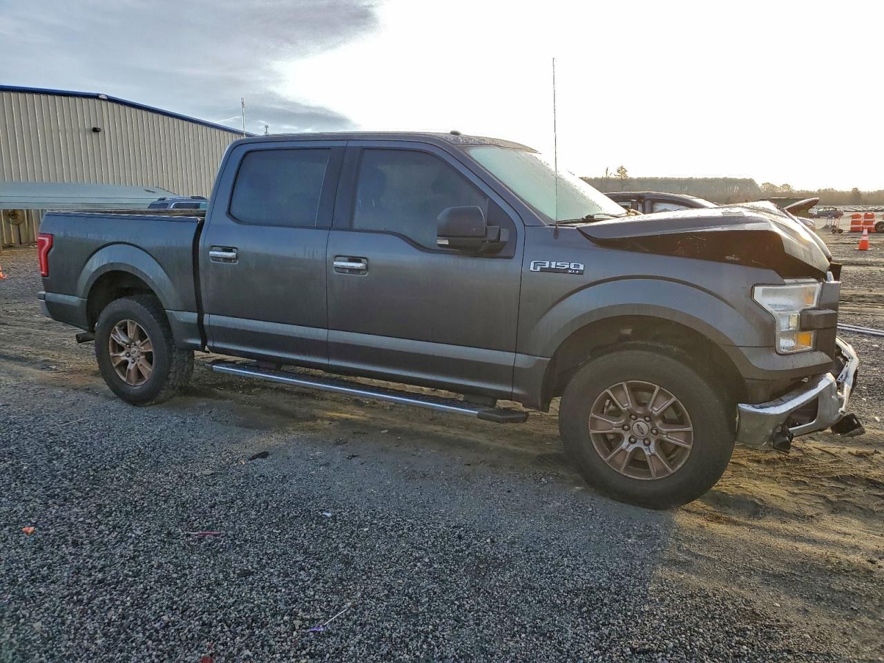 Ford F-150 Supercrew Image 12