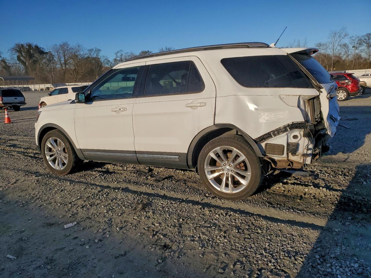 Ford Explorer Xlt Image 4