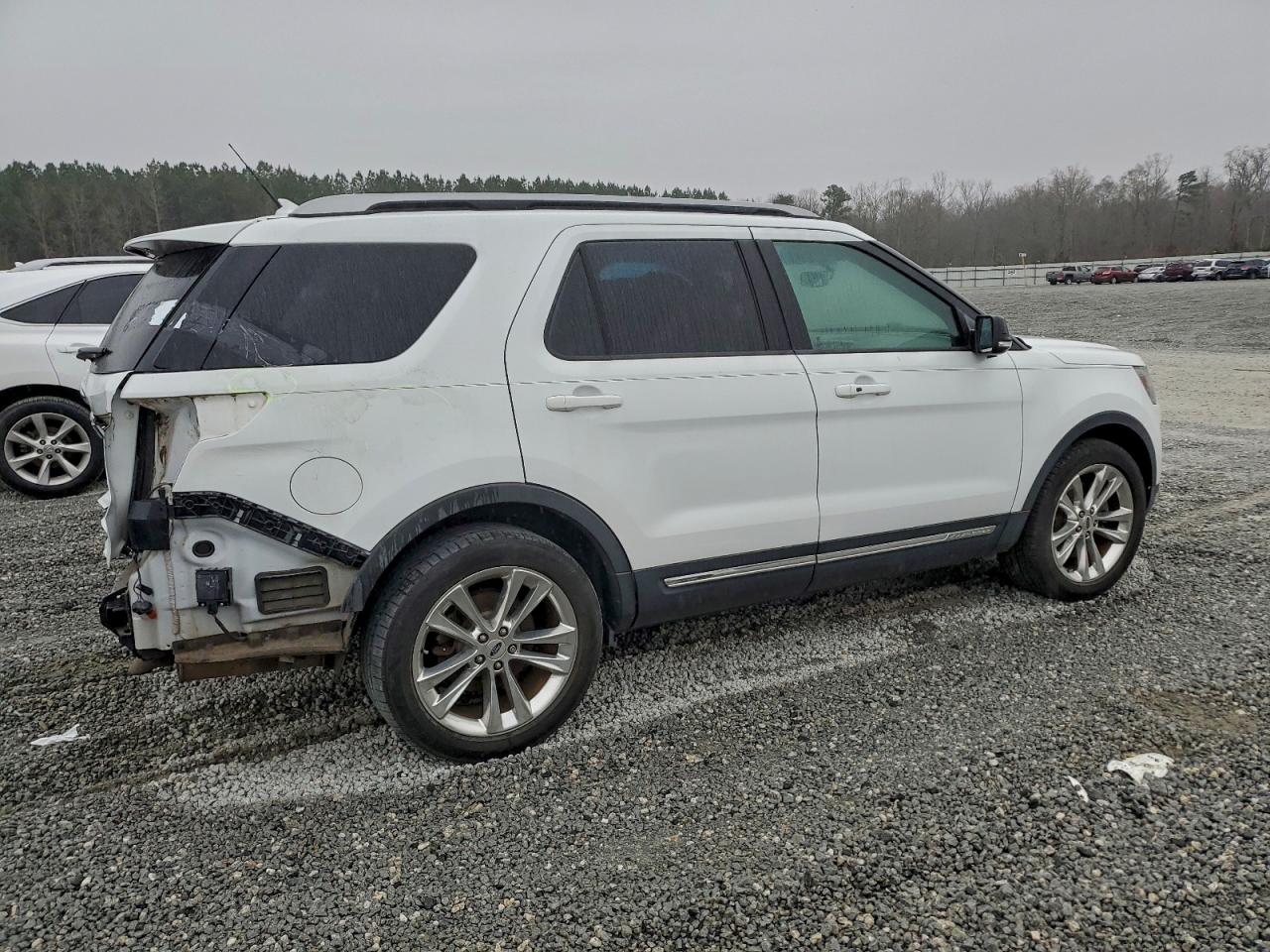 Ford Explorer Xlt Image 2