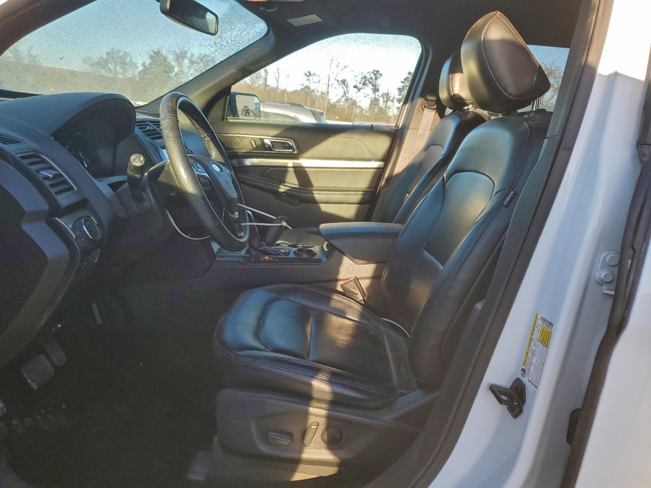 Ford Explorer Xlt Image 5