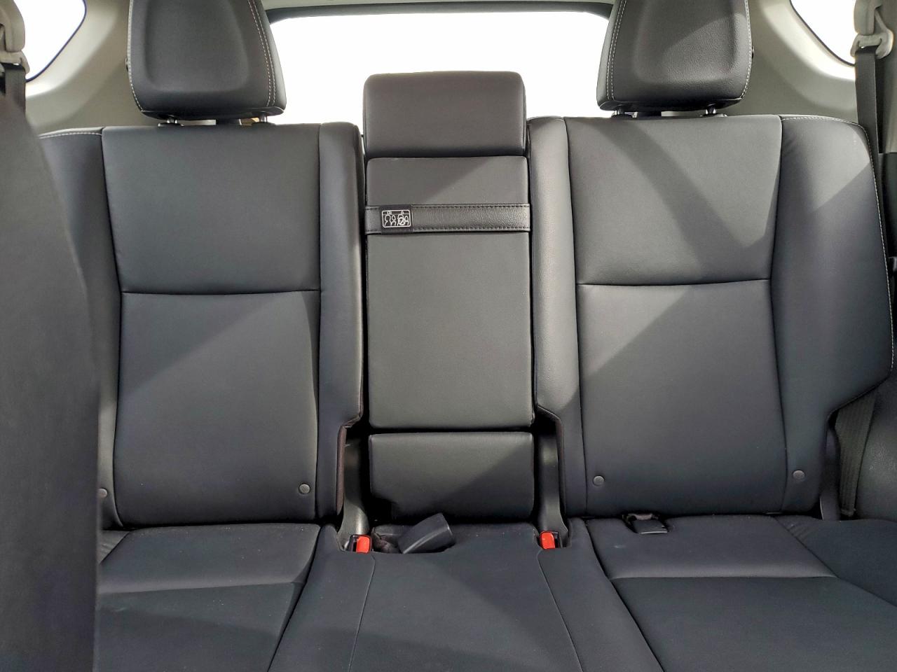 Toyota RAV4 Limited Image 4