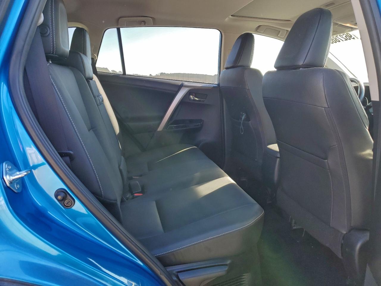 Toyota RAV4 Limited Image 6