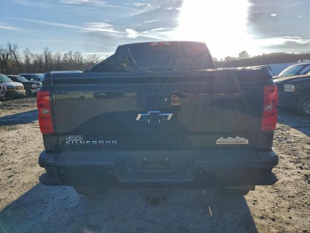 Chevrolet Silverado K2500 High Country Image 3