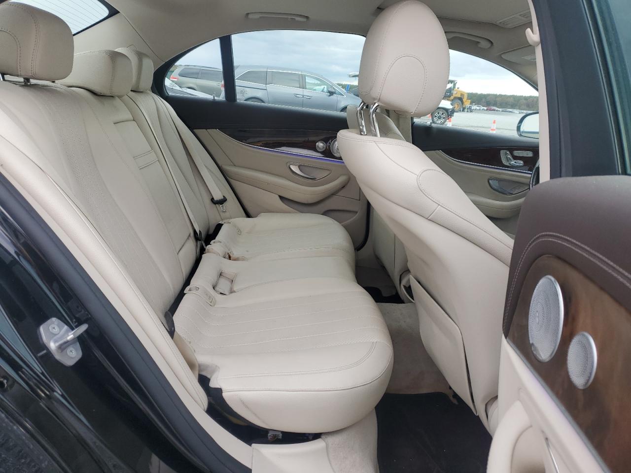 Mercedes-Benz E-Class 300 4matic Image 10