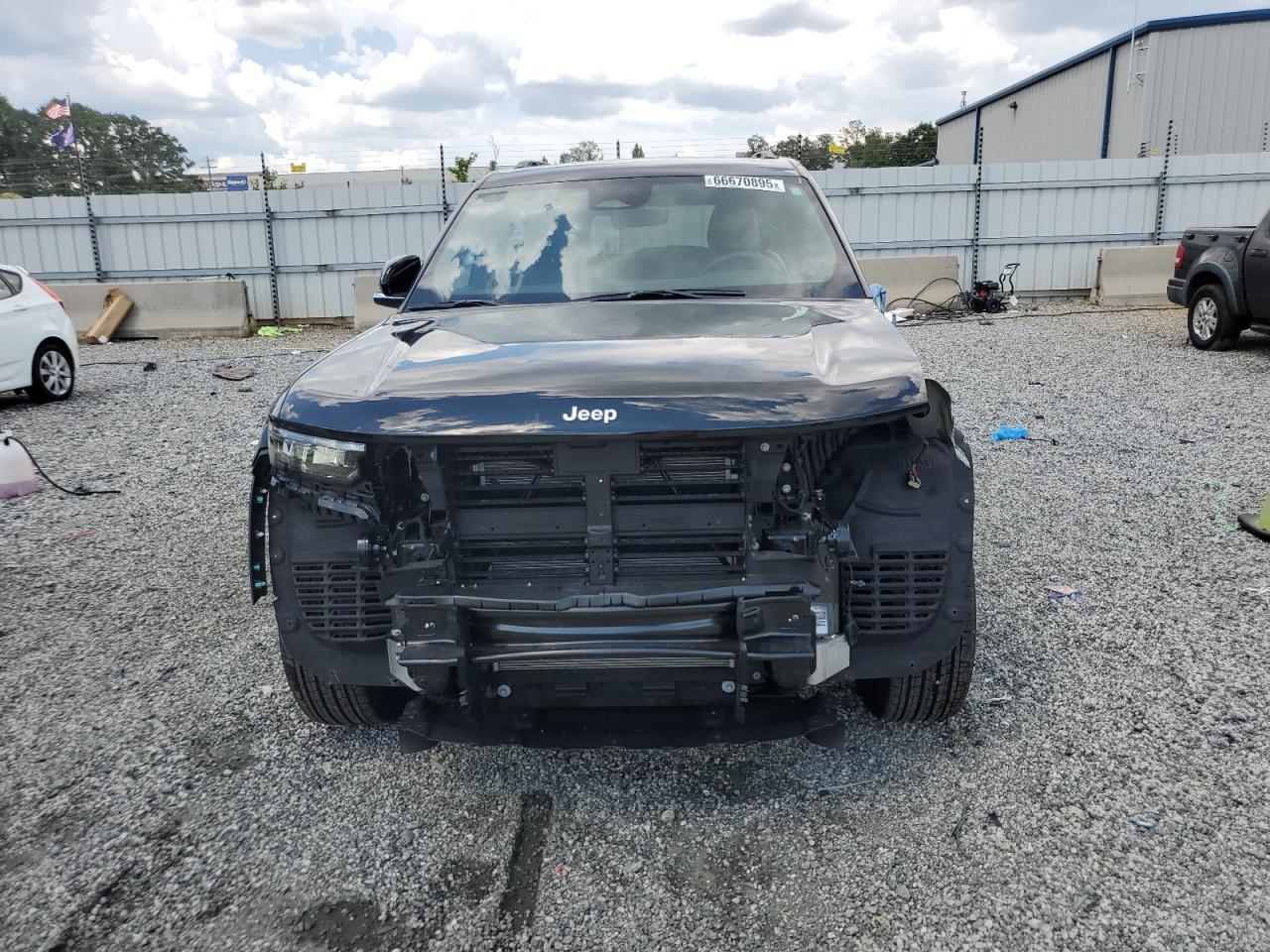 Jeep Grand Cherokee L Limited Image 7