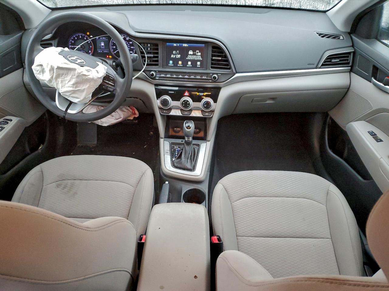 Hyundai ELANTRA Sel Image 8