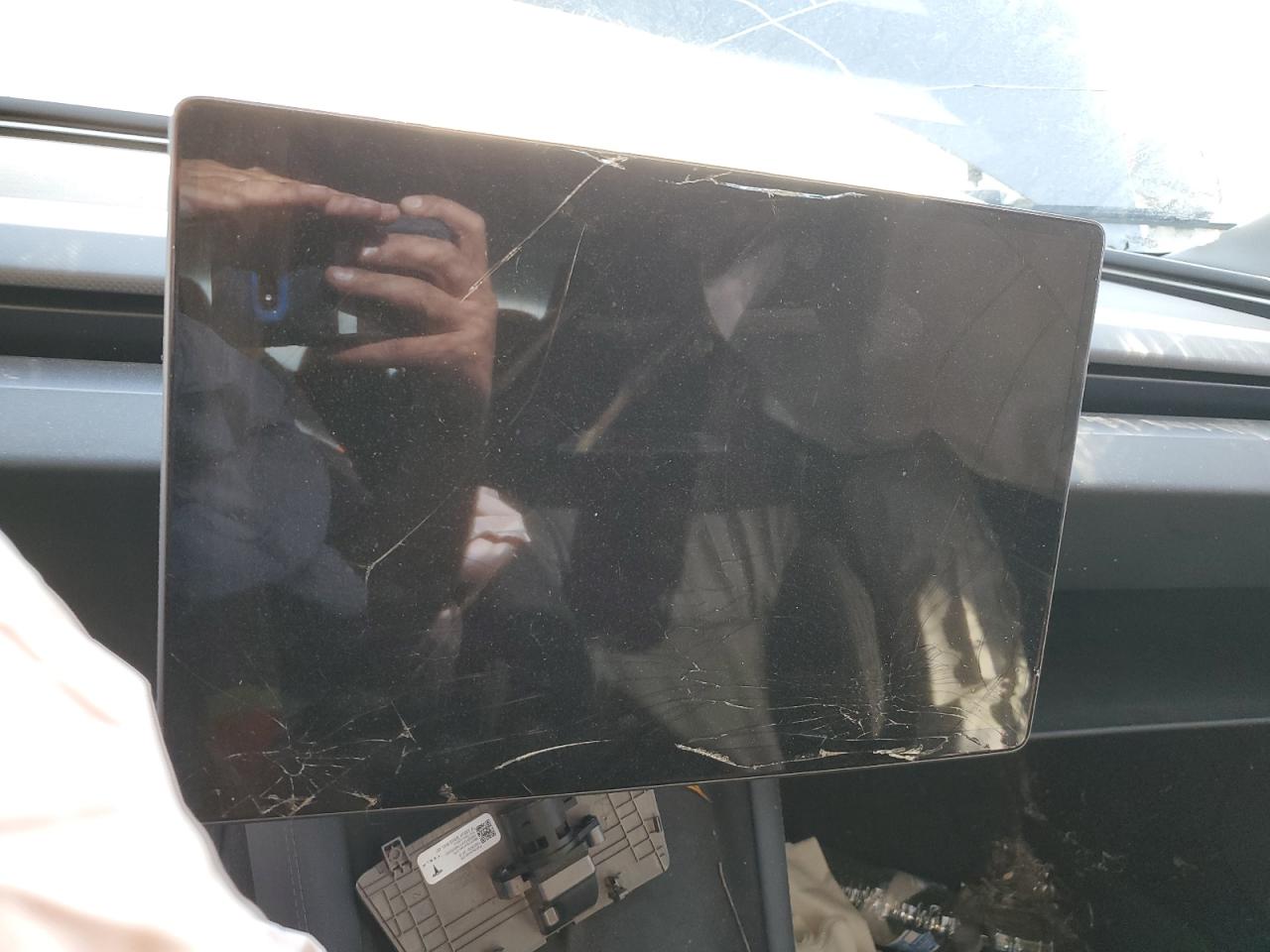 Tesla Model 3 Image 6