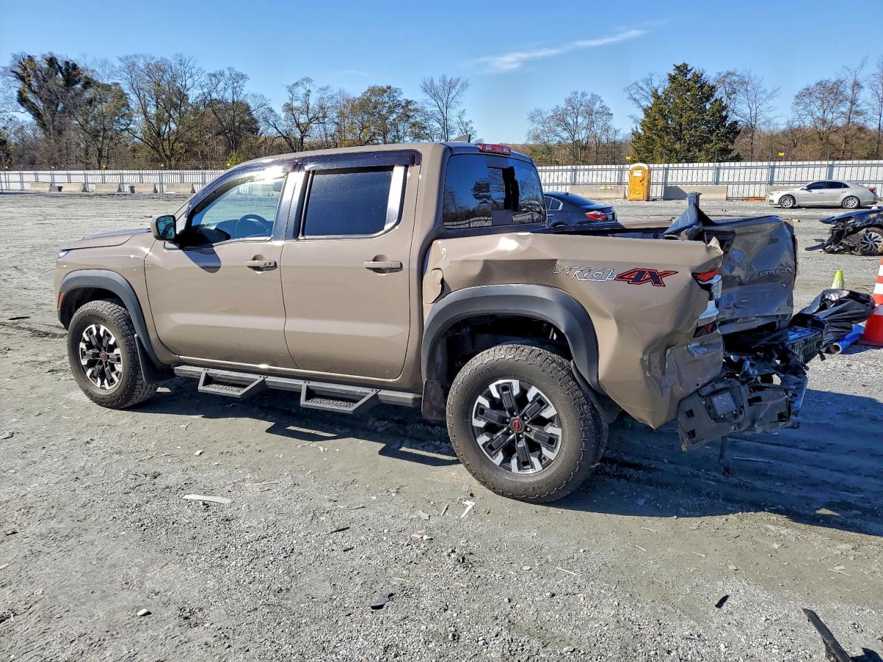 Nissan Frontier S Image 2