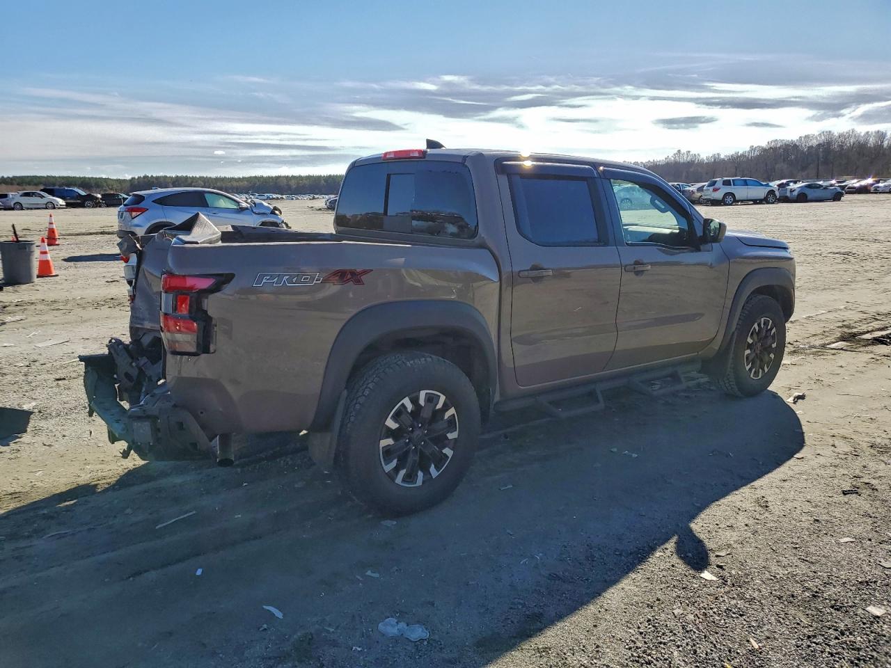 Nissan Frontier S Image 3