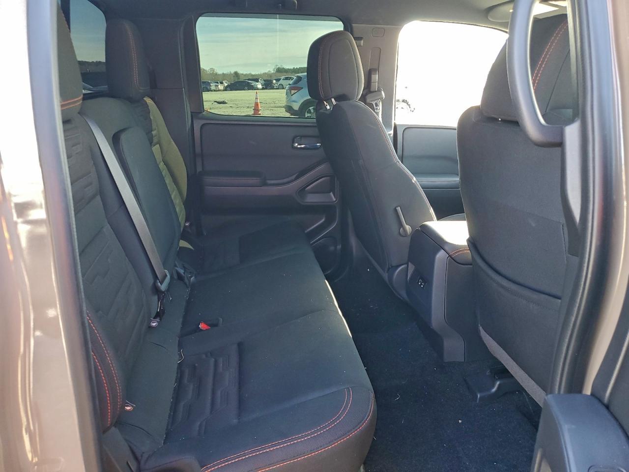 Nissan Frontier S Image 9