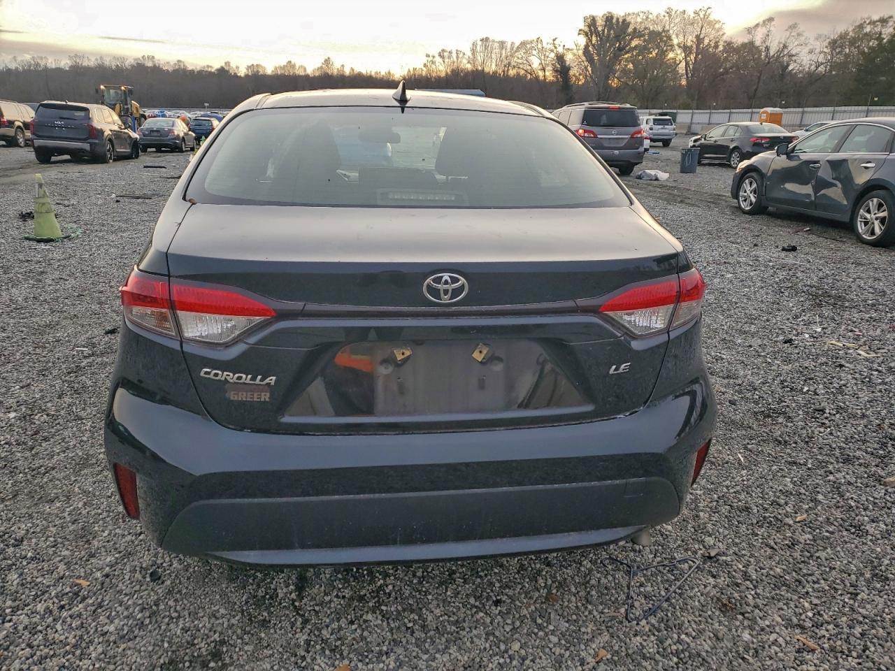 Toyota Corolla Le Image 9