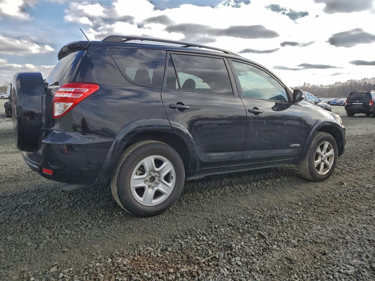 Toyota RAV4 Limited Image 10