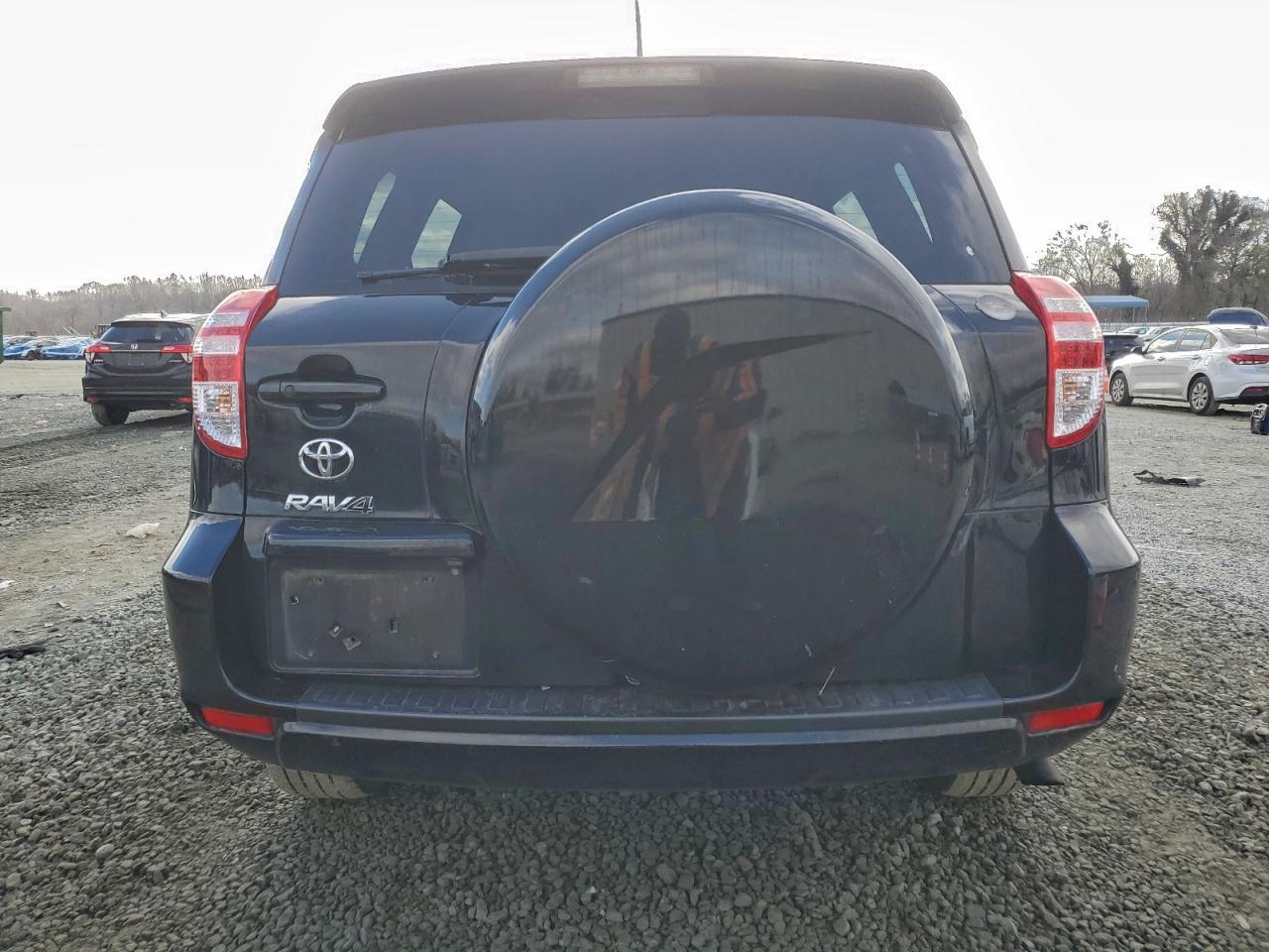 Toyota RAV4 Limited Image 8