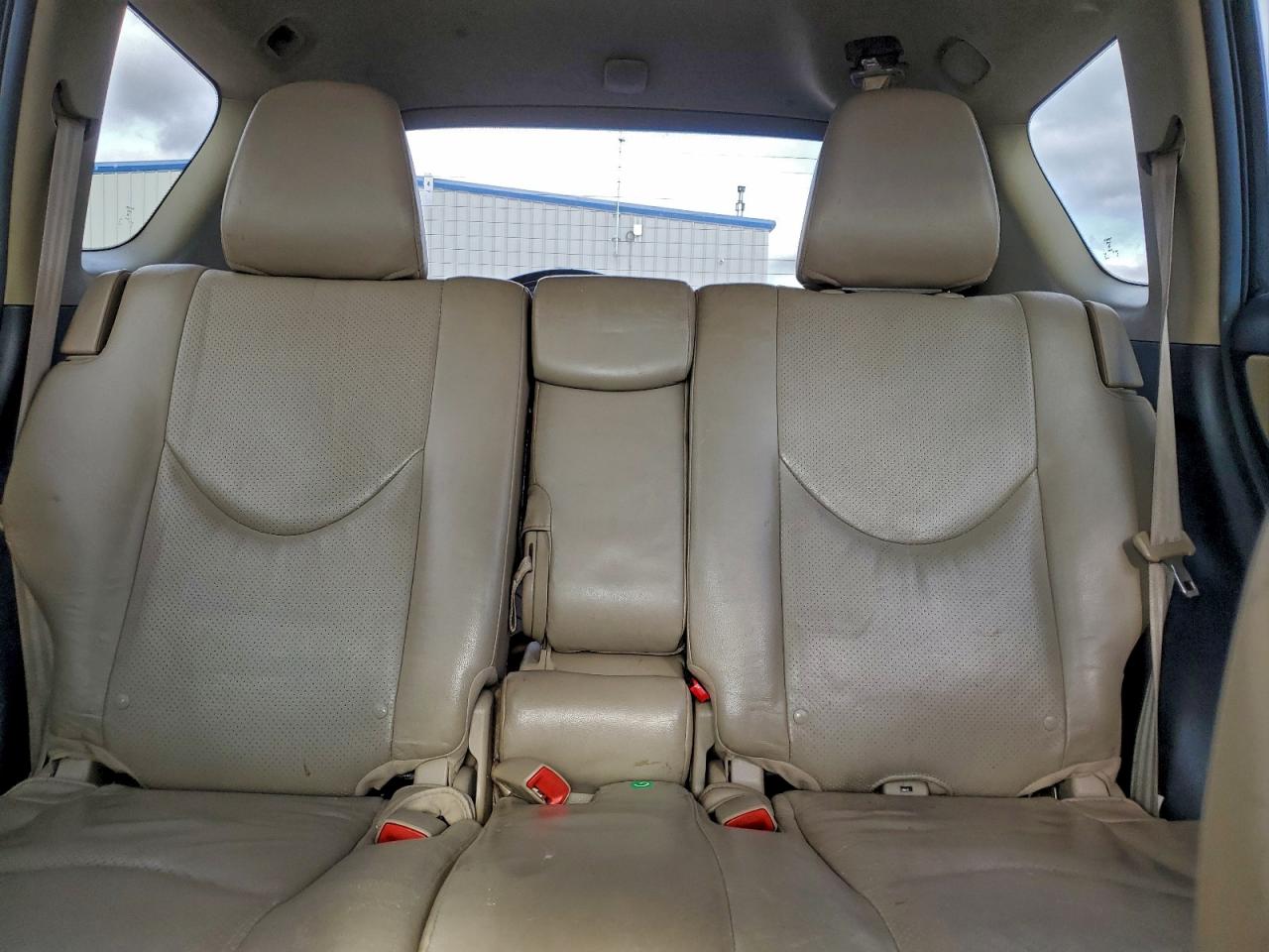 Toyota RAV4 Limited Image 4