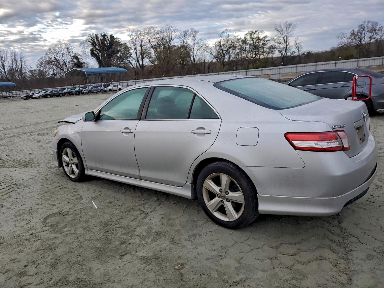 Toyota Camry Base Image 3