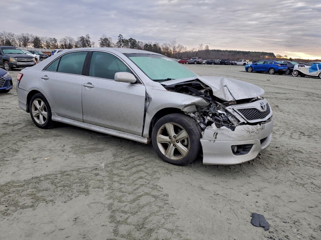 Toyota Camry Base Image 7