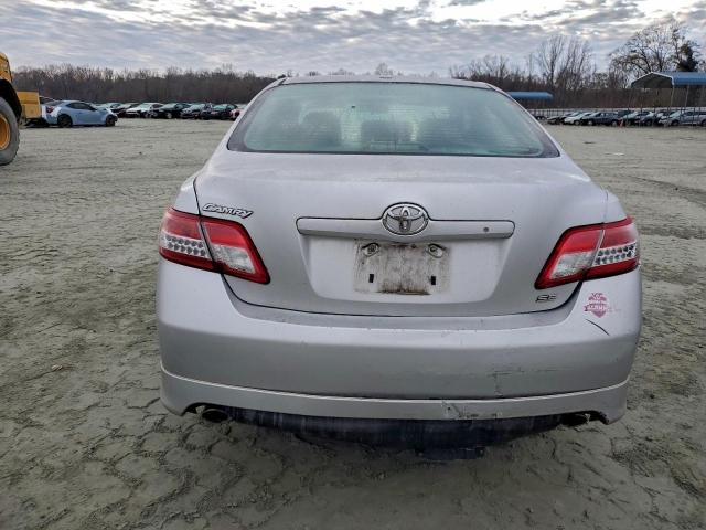 Toyota Camry Base Image 4