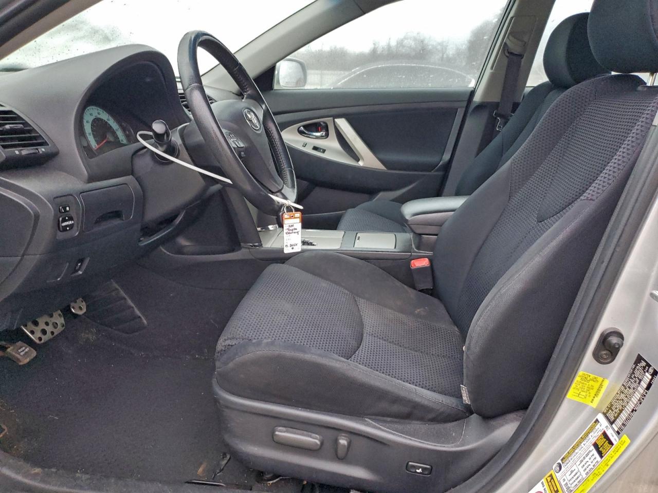 Toyota Camry Base Image 6