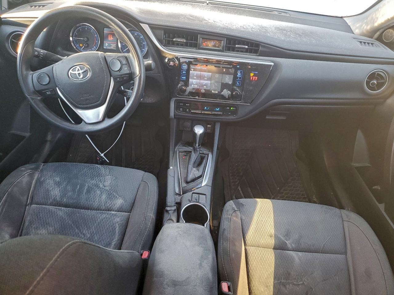 Toyota Corolla L Image 10