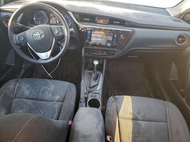 Toyota Corolla L Image 10