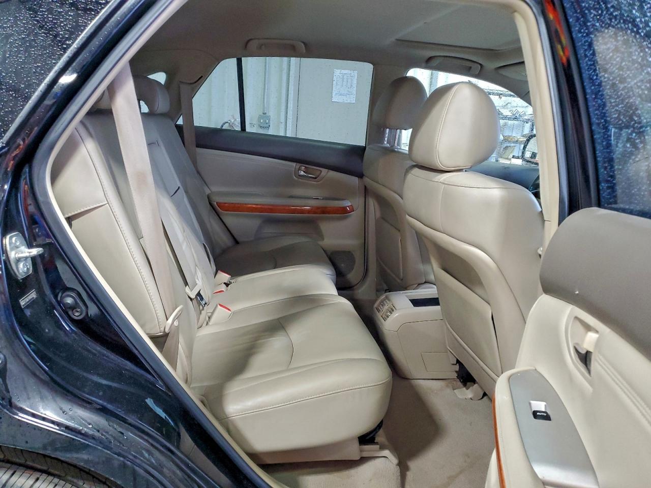 Lexus RX 330 Image 2